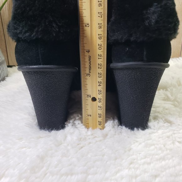 B. MAKOWSKY Women's Size 9m Black Solid Suede Wedges - Picture 3 of 11